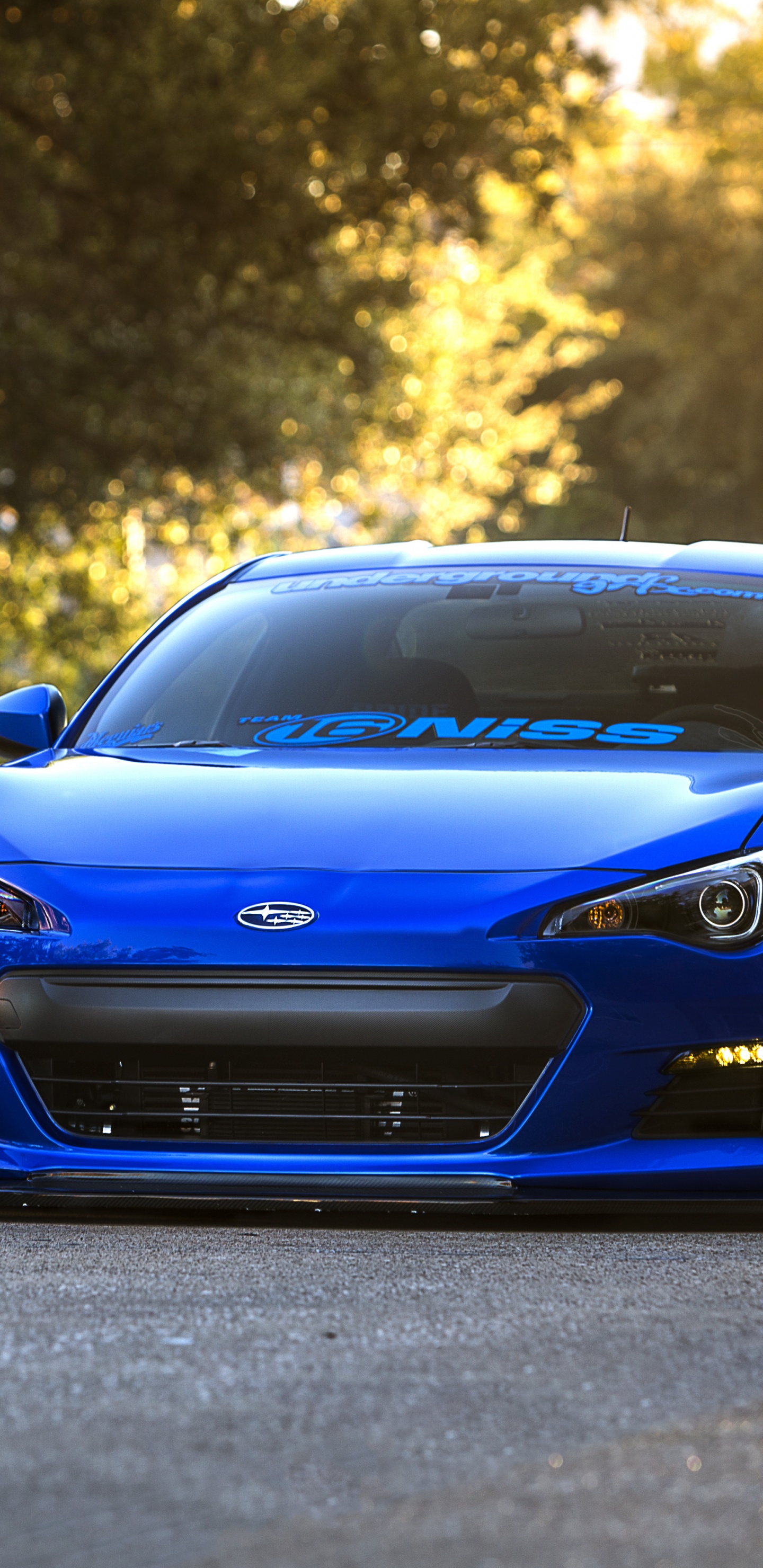 BMW m 3 Azul en la Carretera Durante el Día. Wallpaper in 1440x2960 Resolution