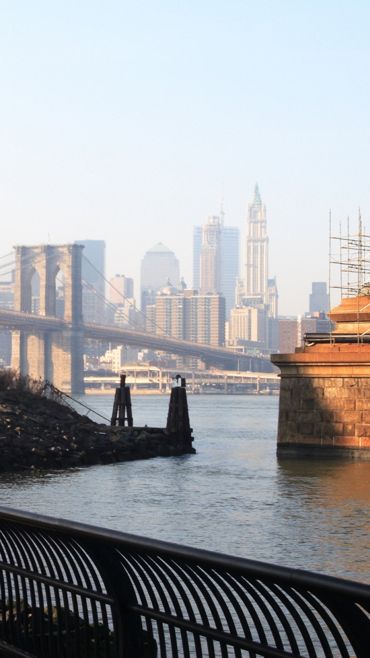 Banco de Metal Negro Cerca Del Cuerpo de Agua Durante el Día. Wallpaper in 720x1280 Resolution