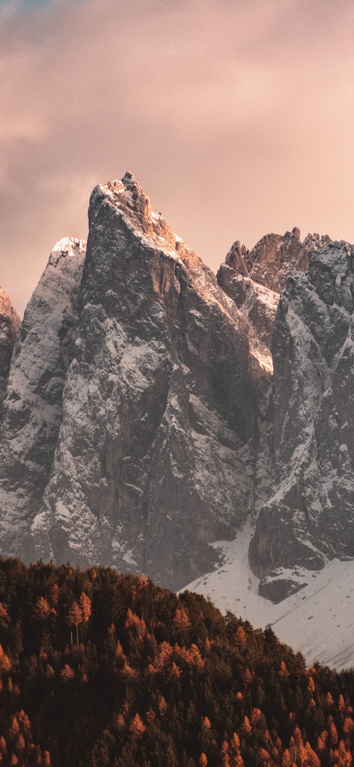Las Formaciones Montañosas, Montaña, Ridge, Macizo, Alpes. Wallpaper in 1125x2436 Resolution
