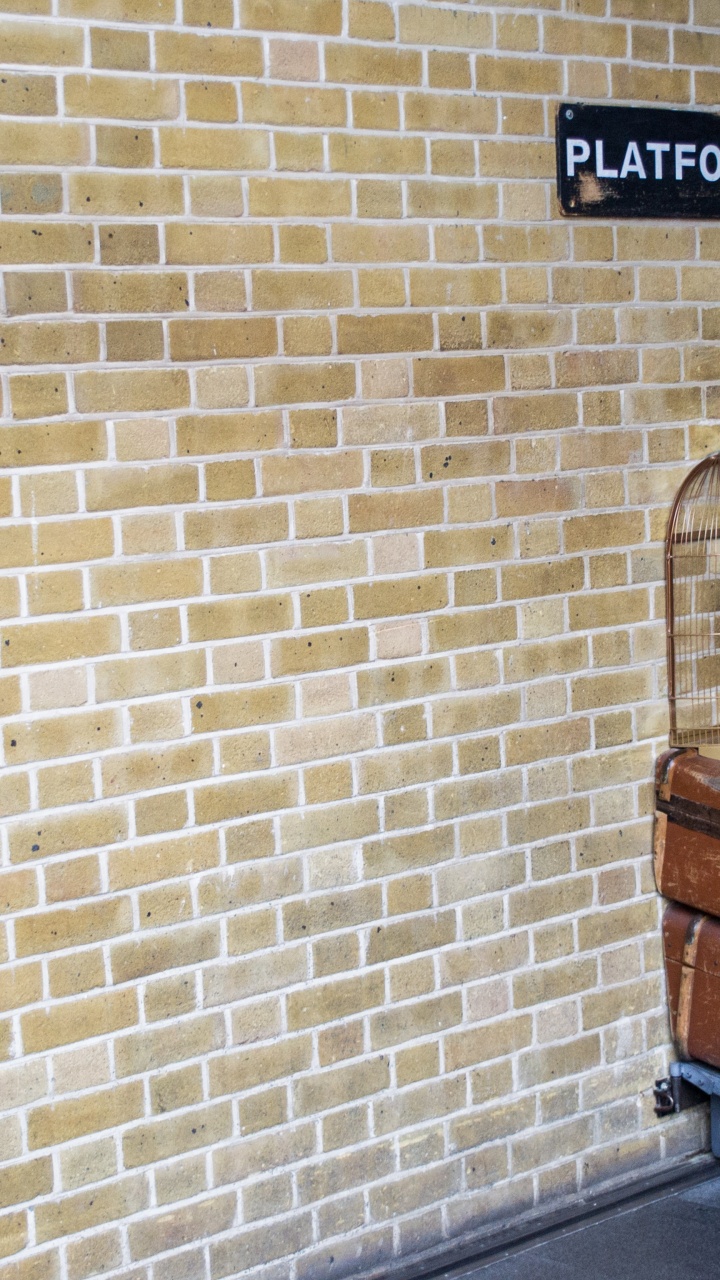 London Kings Cross, Train, Train Station, Tire, Wheel. Wallpaper in 720x1280 Resolution