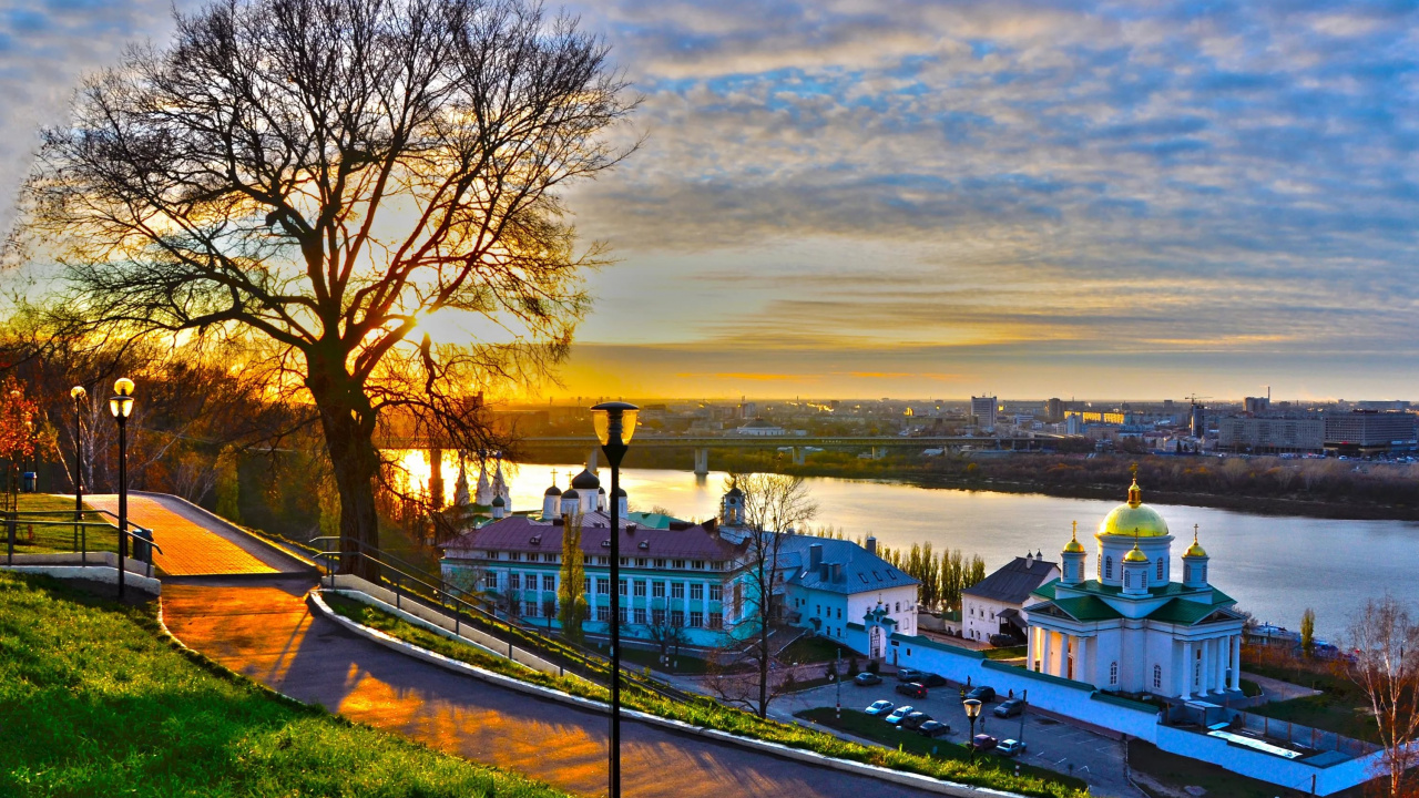 Blue and White Boat on Body of Water Near Green Trees During Daytime. Wallpaper in 1280x720 Resolution