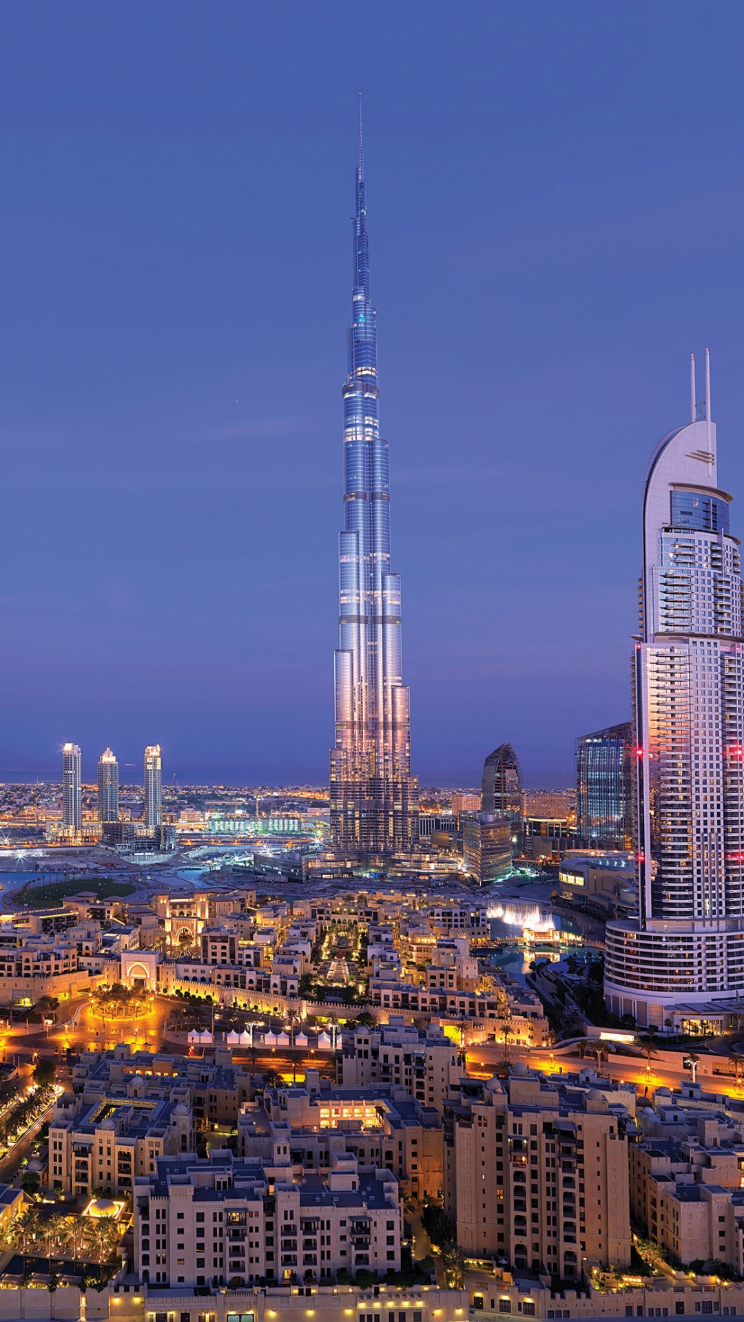 Horizonte de la Ciudad Bajo un Cielo Azul Durante el Día. Wallpaper in 1080x1920 Resolution