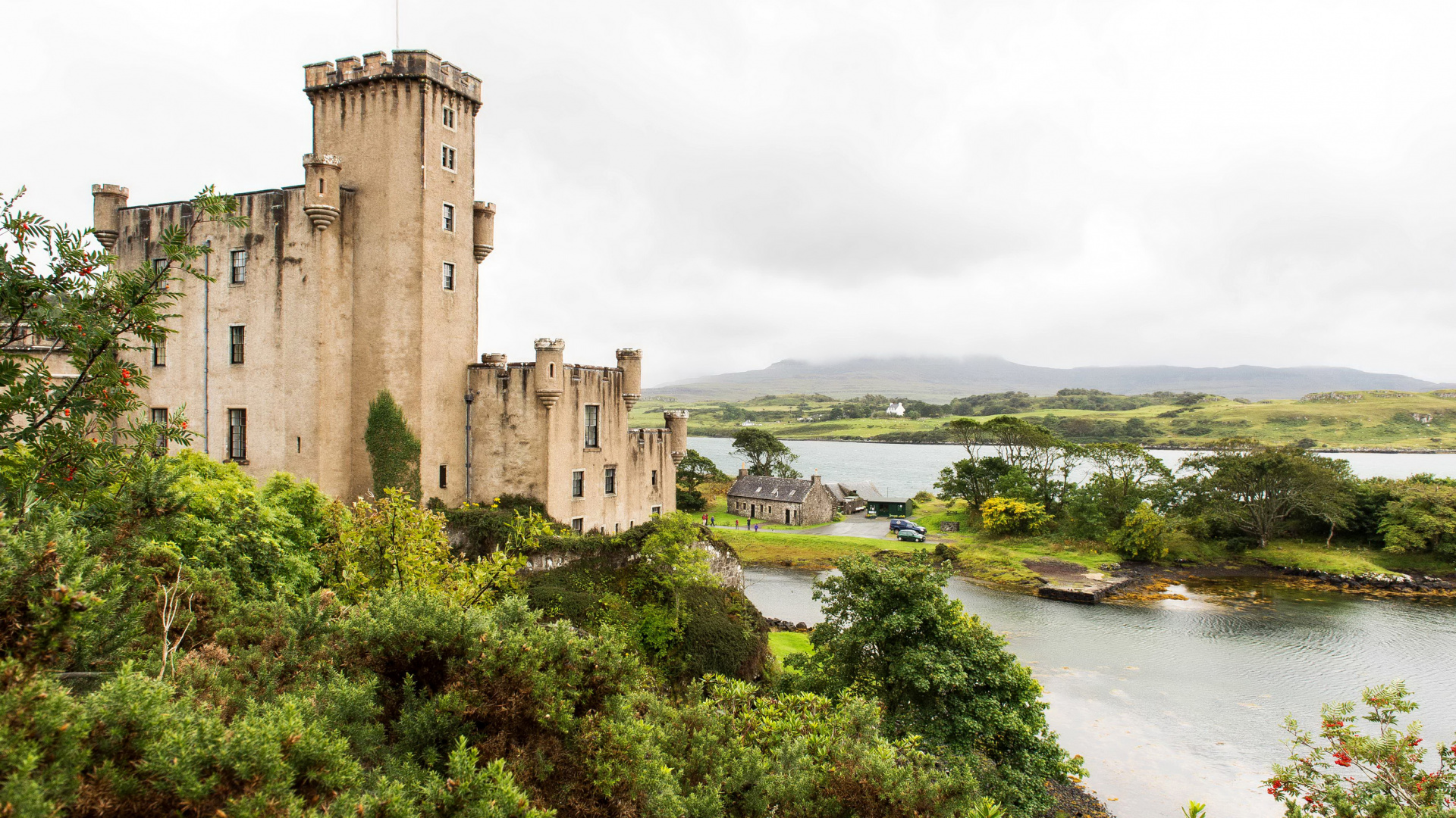 Château en Béton Gris Près de la Rivière Pendant la Journée. Wallpaper in 1920x1080 Resolution