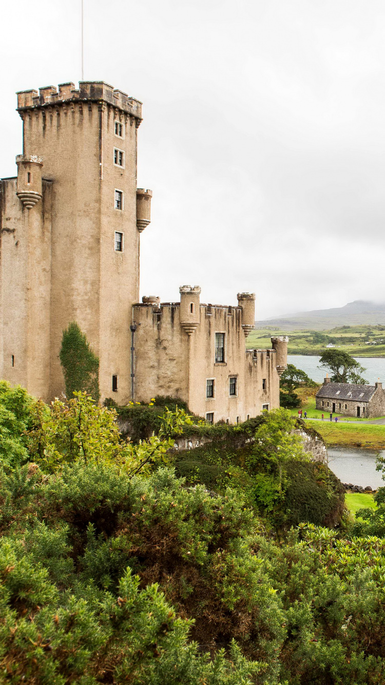 Gray Concrete Castle Near River During Daytime. Wallpaper in 750x1334 Resolution