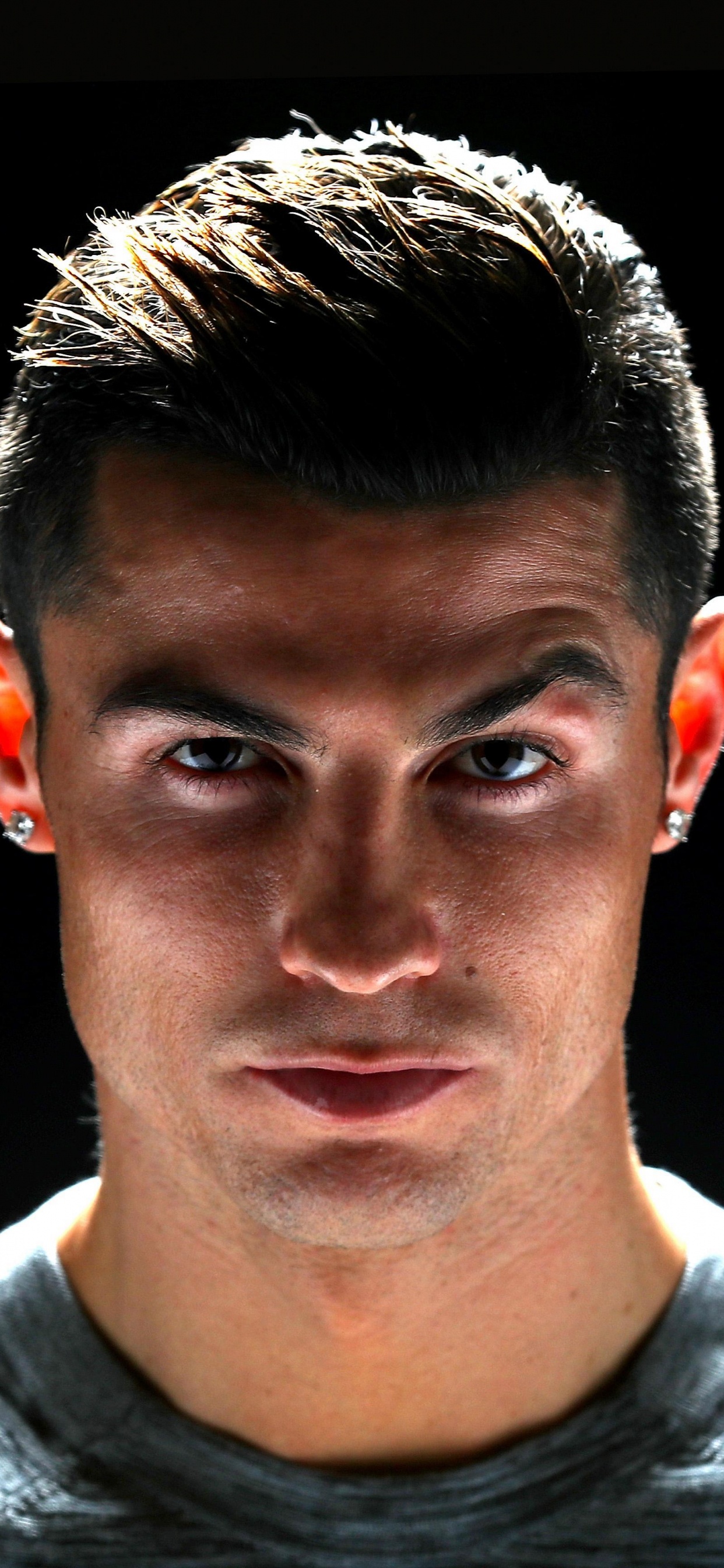 Hombre en Camisa Gris de Cuello Redondo. Wallpaper in 1242x2688 Resolution