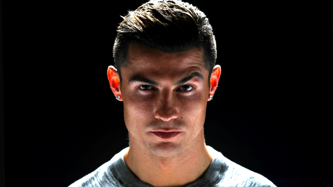 Hombre en Camisa Gris de Cuello Redondo. Wallpaper in 1366x768 Resolution