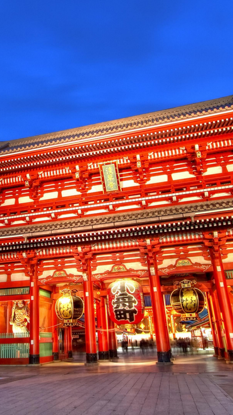 Edificio de Hormigón Marrón y Blanco Bajo un Cielo Azul Durante el Día. Wallpaper in 750x1334 Resolution