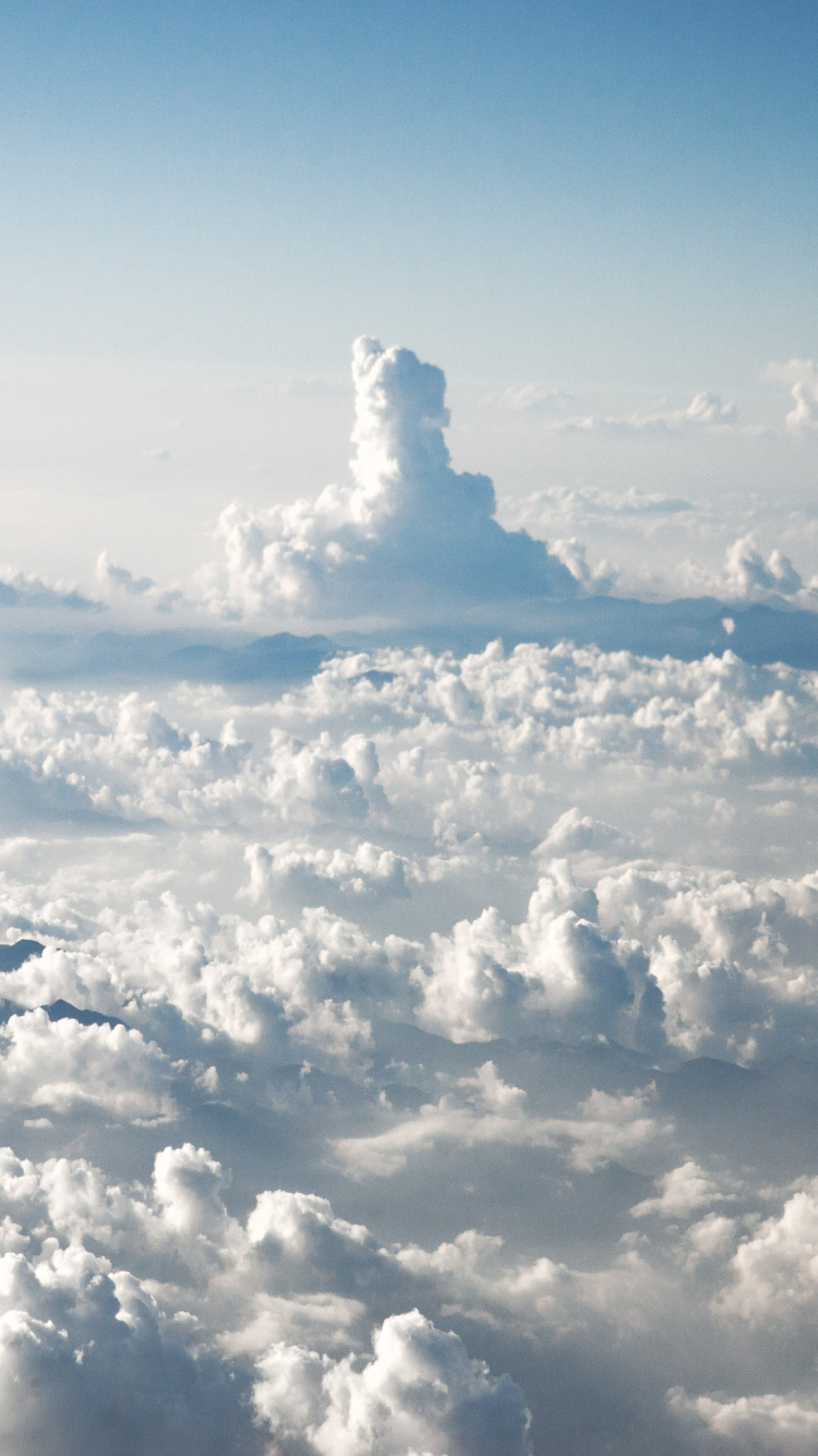 Weiße Wolken Und Blauer Himmel Tagsüber. Wallpaper in 750x1334 Resolution