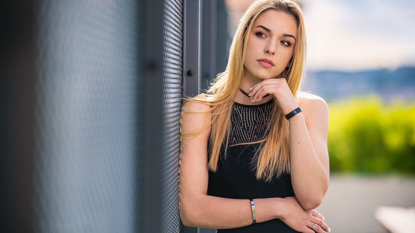 Bokeh, Hair, Face, Blond, Black. Wallpaper in 1366x768 Resolution