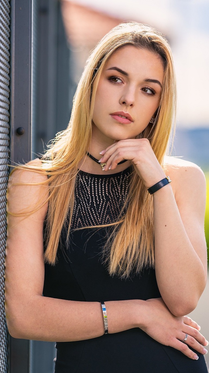 Bokeh, Cabello, Rubia, Negro, Belleza. Wallpaper in 720x1280 Resolution