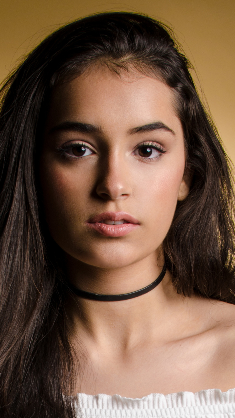 Modèle, Beauté, Cheveu, Face, Sourcil. Wallpaper in 750x1334 Resolution