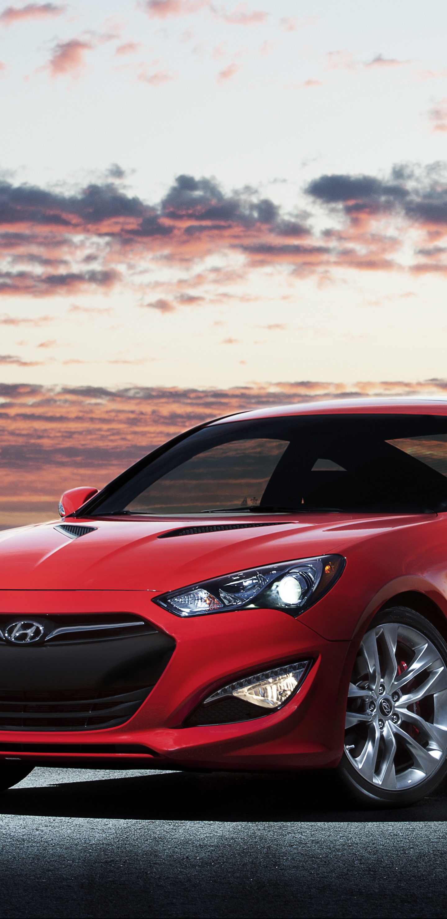 Roter Porsche 911 Auf Grauer Asphaltstraße Tagsüber. Wallpaper in 1440x2960 Resolution