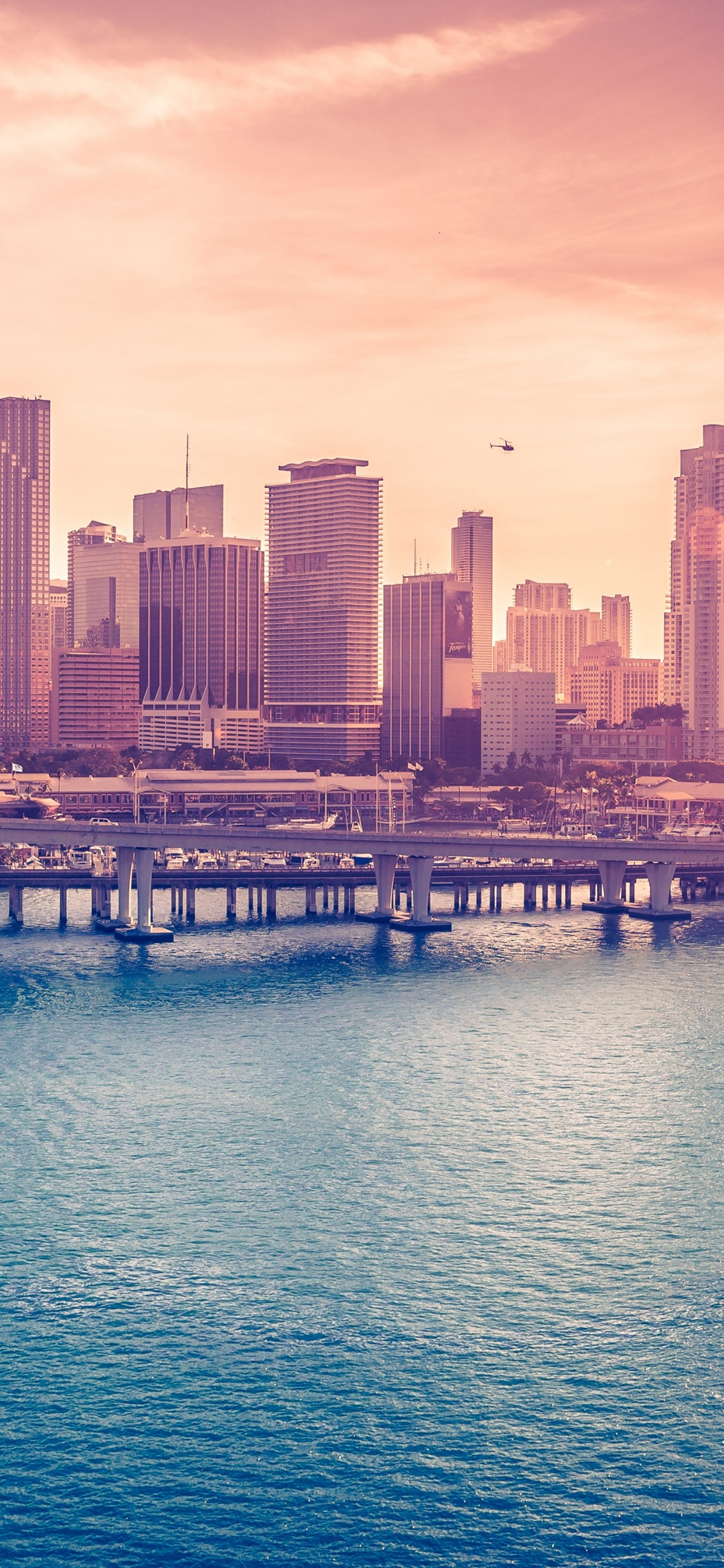 Miami, South Beach, Innenstadt Von Miami, Schlüssel Biscayne, Wasser. Wallpaper in 1125x2436 Resolution