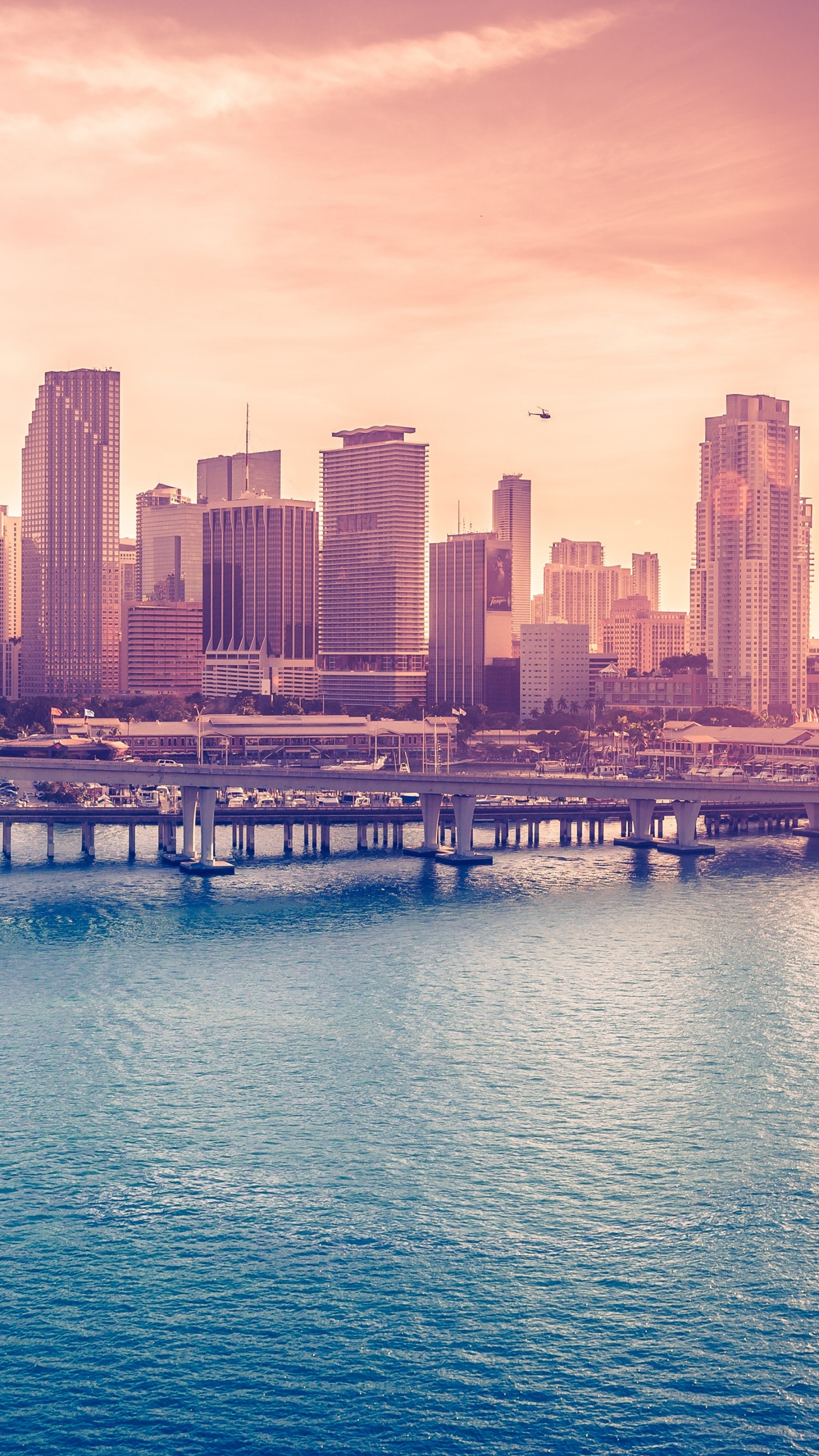 Miami, South Beach, Innenstadt Von Miami, Schlüssel Biscayne, Wasser. Wallpaper in 1440x2560 Resolution