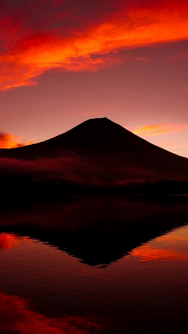 Silhouette of Mountain Near Body of Water During Sunset. Wallpaper in 720x1280 Resolution
