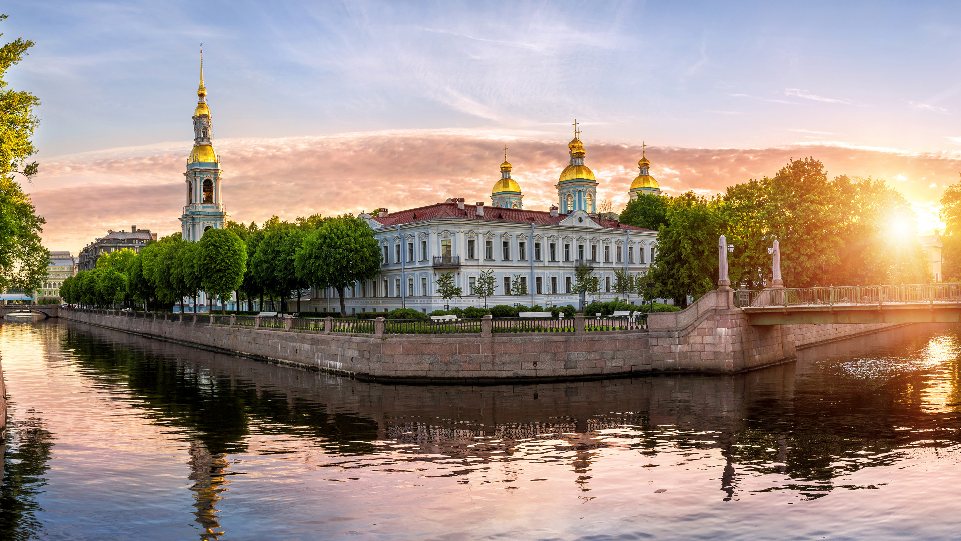 White and Brown Concrete Building Near Body of Water During Daytime. Wallpaper in 1920x1080 Resolution