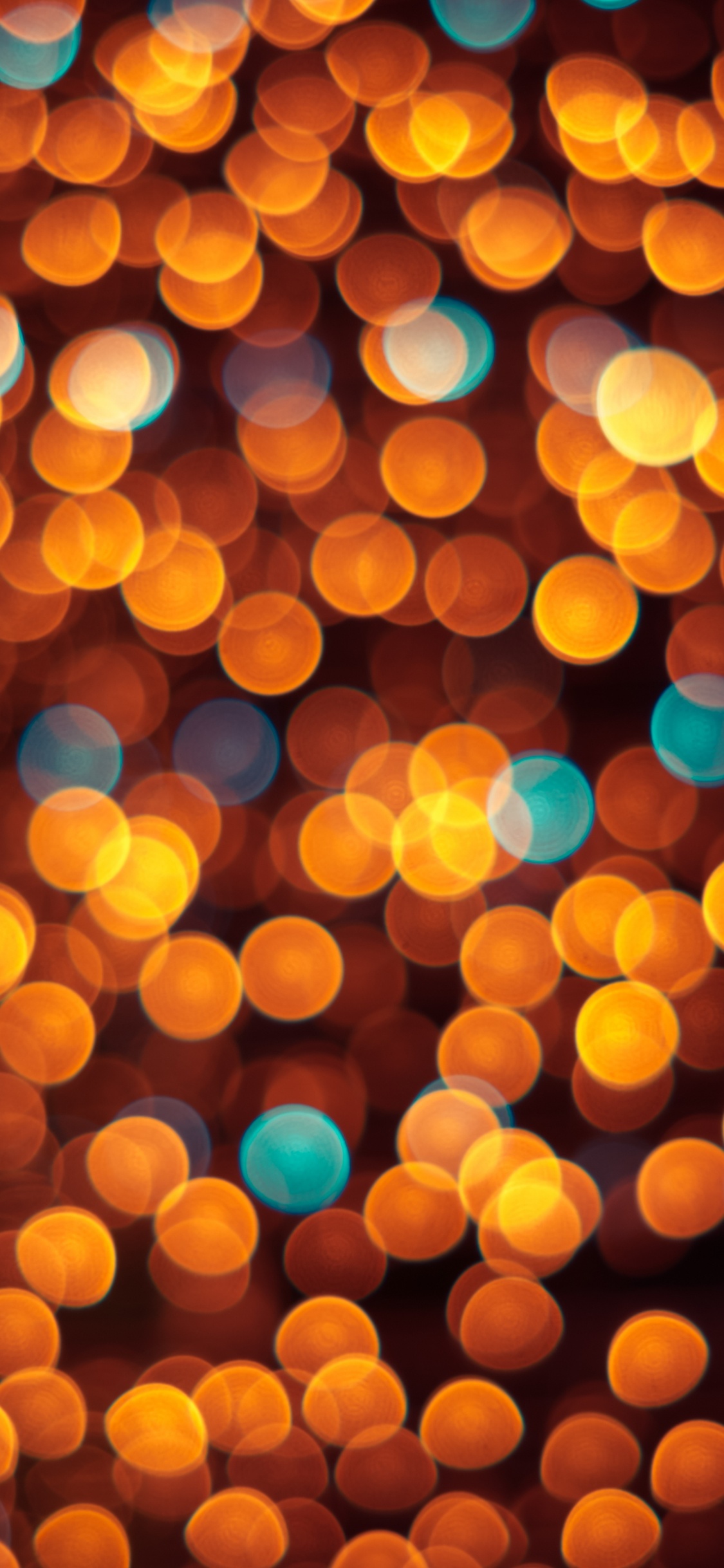 Orangefarbene Bokeh-Lichter Während Der Nacht. Wallpaper in 1125x2436 Resolution