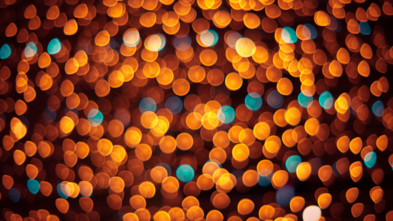 Orangefarbene Bokeh-Lichter Während Der Nacht. Wallpaper in 1366x768 Resolution