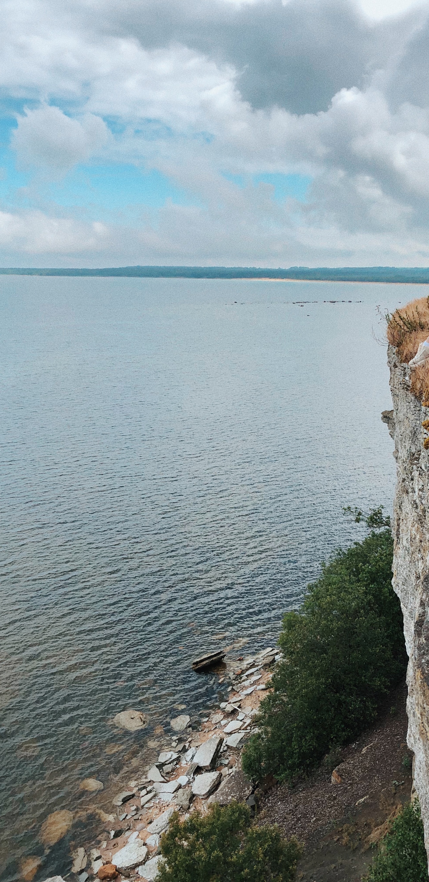 Meer, Gewässer, Küste, Bank, Menschen in Der Natur. Wallpaper in 1440x2960 Resolution