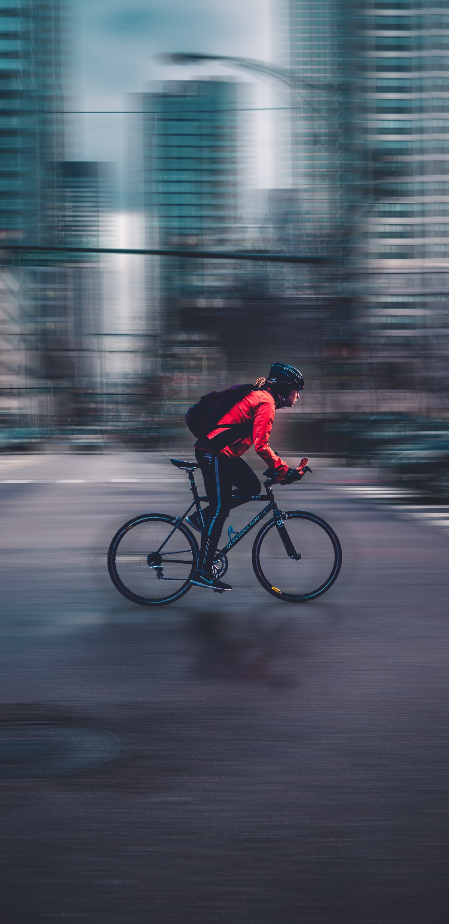 Hombre de Chaqueta Roja Montando Bicicleta en la Carretera Durante el Día. Wallpaper in 1440x2960 Resolution