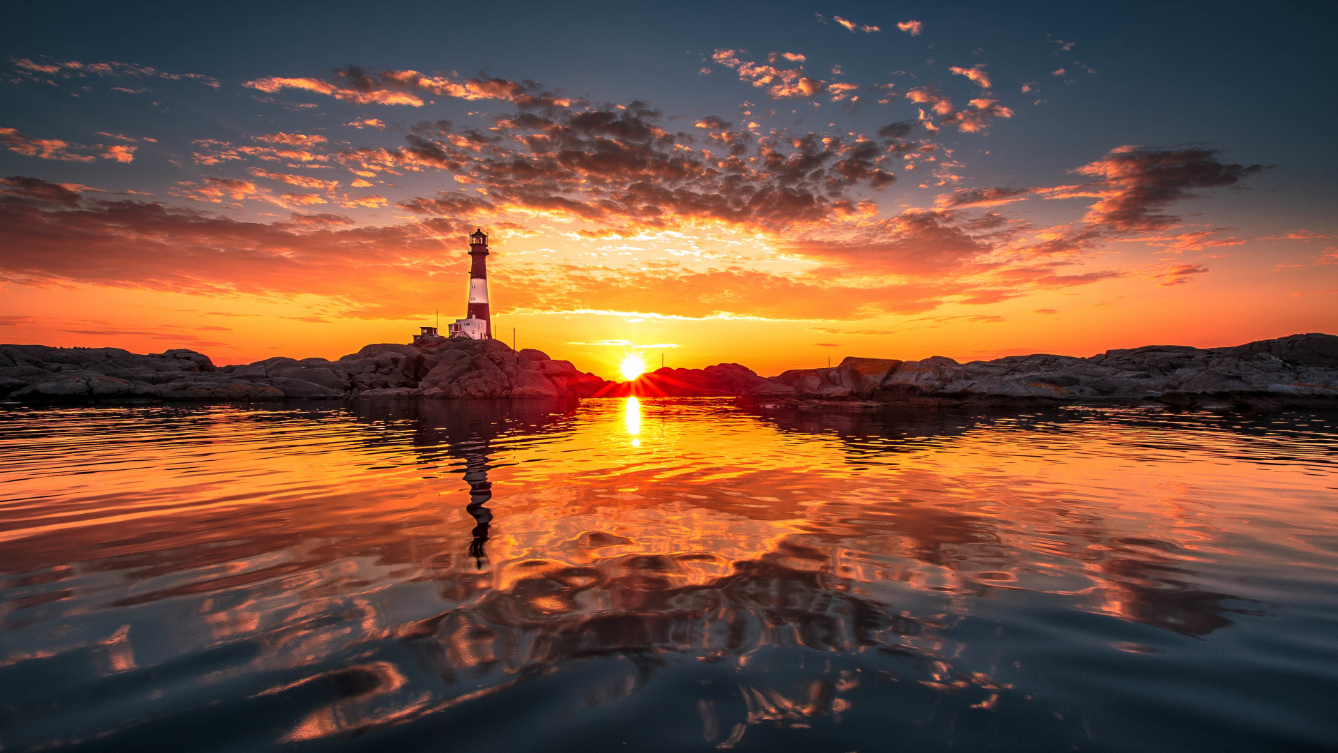 Silhouette de Phare Pendant le Coucher du Soleil. Wallpaper in 1920x1080 Resolution