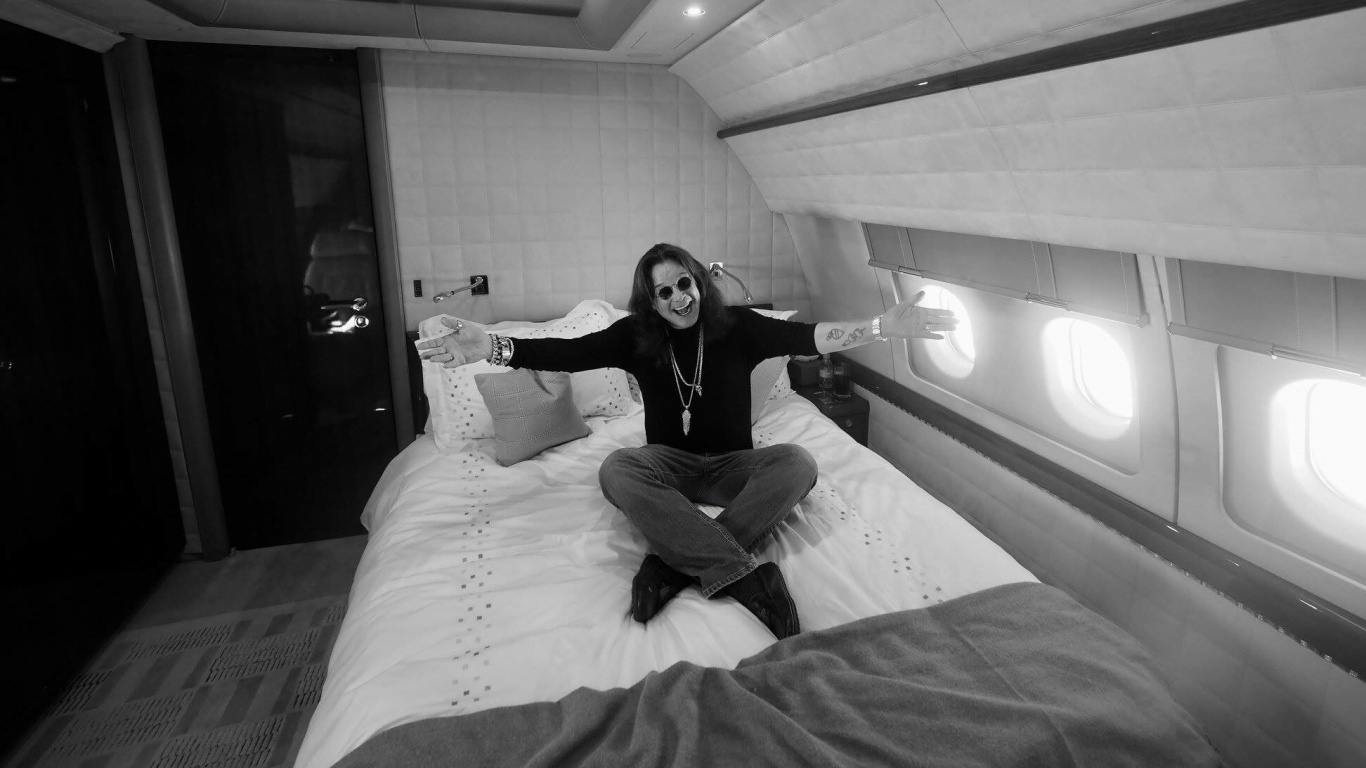 Pedreira Paulo Leminski, White, Black, Room, Snapshot. Wallpaper in 1366x768 Resolution