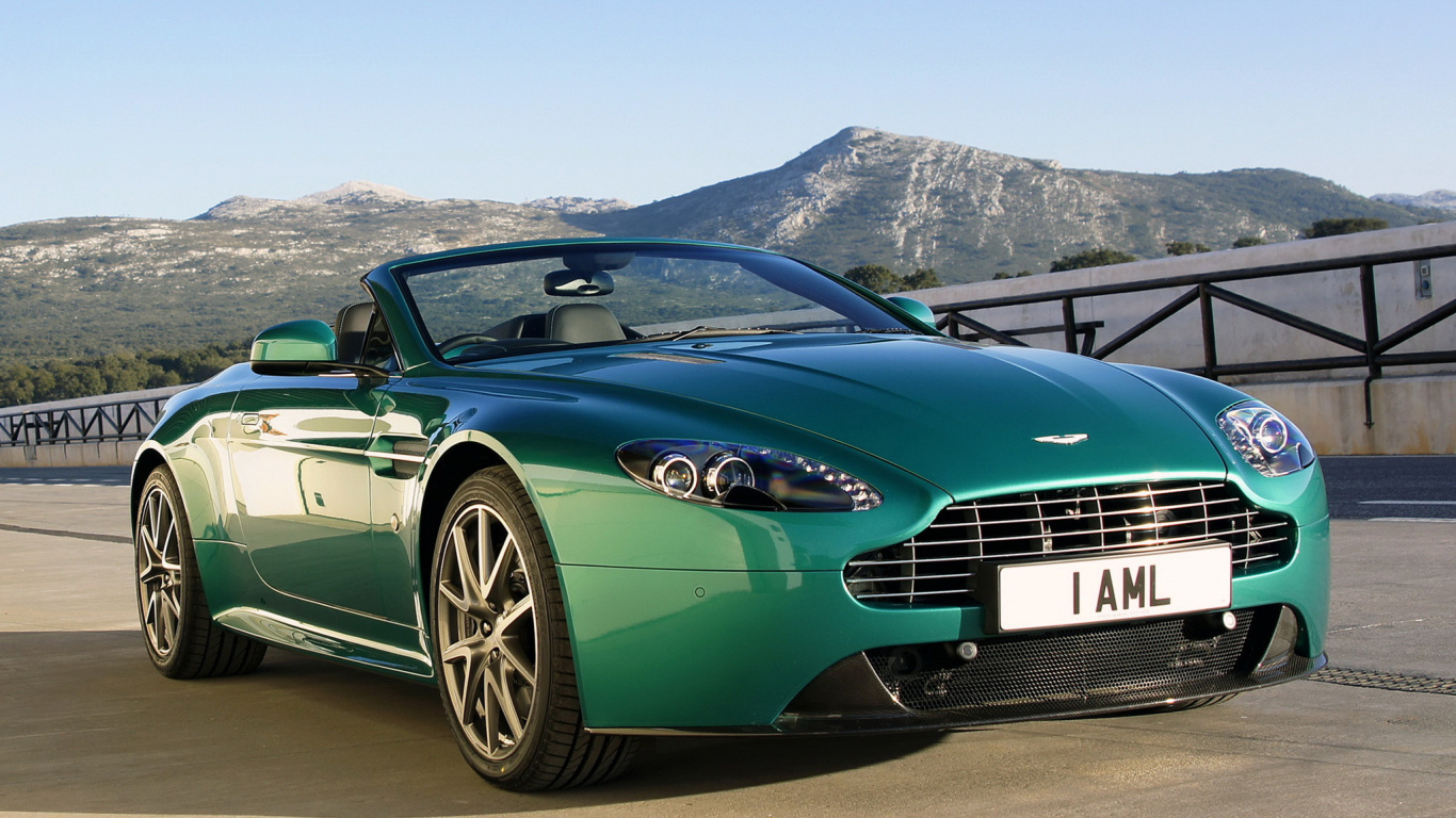 Green Porsche 911 on Road During Daytime. Wallpaper in 1366x768 Resolution