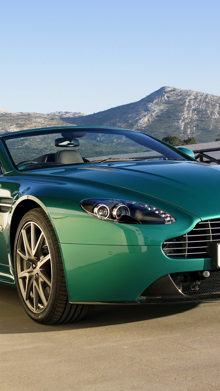 Green Porsche 911 on Road During Daytime. Wallpaper in 720x1280 Resolution