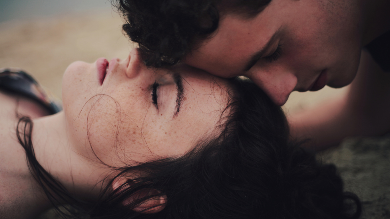 Romantik, Stirn, Wange, Hals, Liebe. Wallpaper in 1366x768 Resolution