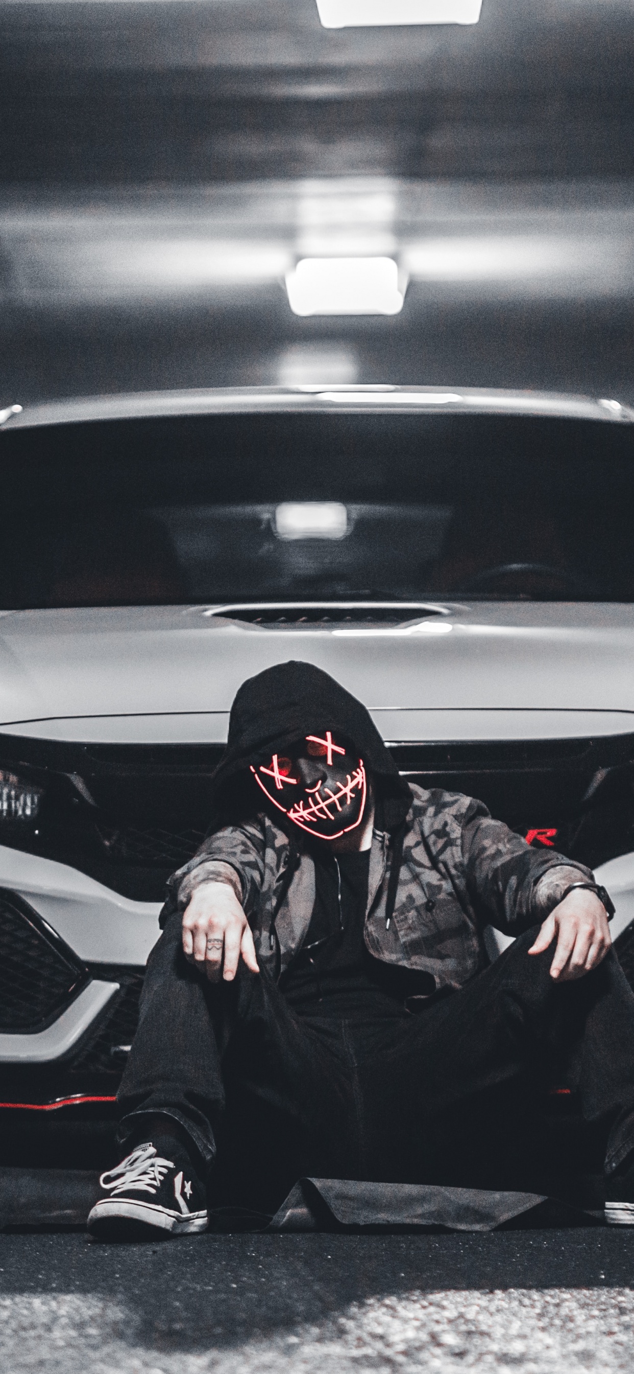 Homme en Veste Noire et Pantalon Noir Assis Sur Une Voiture Mercedes Benz Blanche. Wallpaper in 1242x2688 Resolution