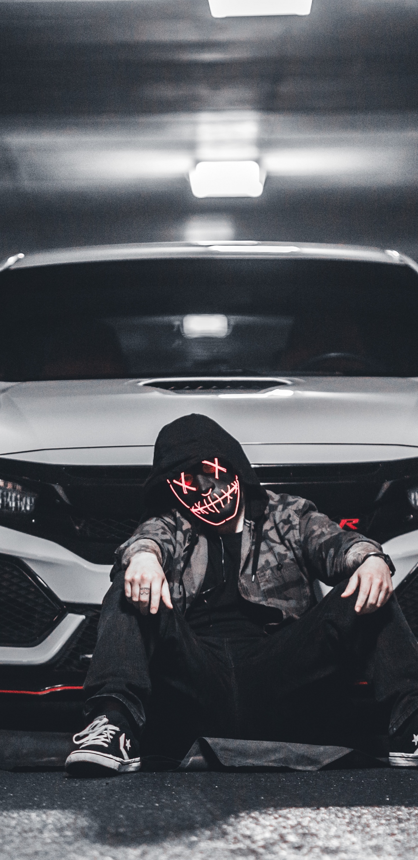 Homme en Veste Noire et Pantalon Noir Assis Sur Une Voiture Mercedes Benz Blanche. Wallpaper in 1440x2960 Resolution