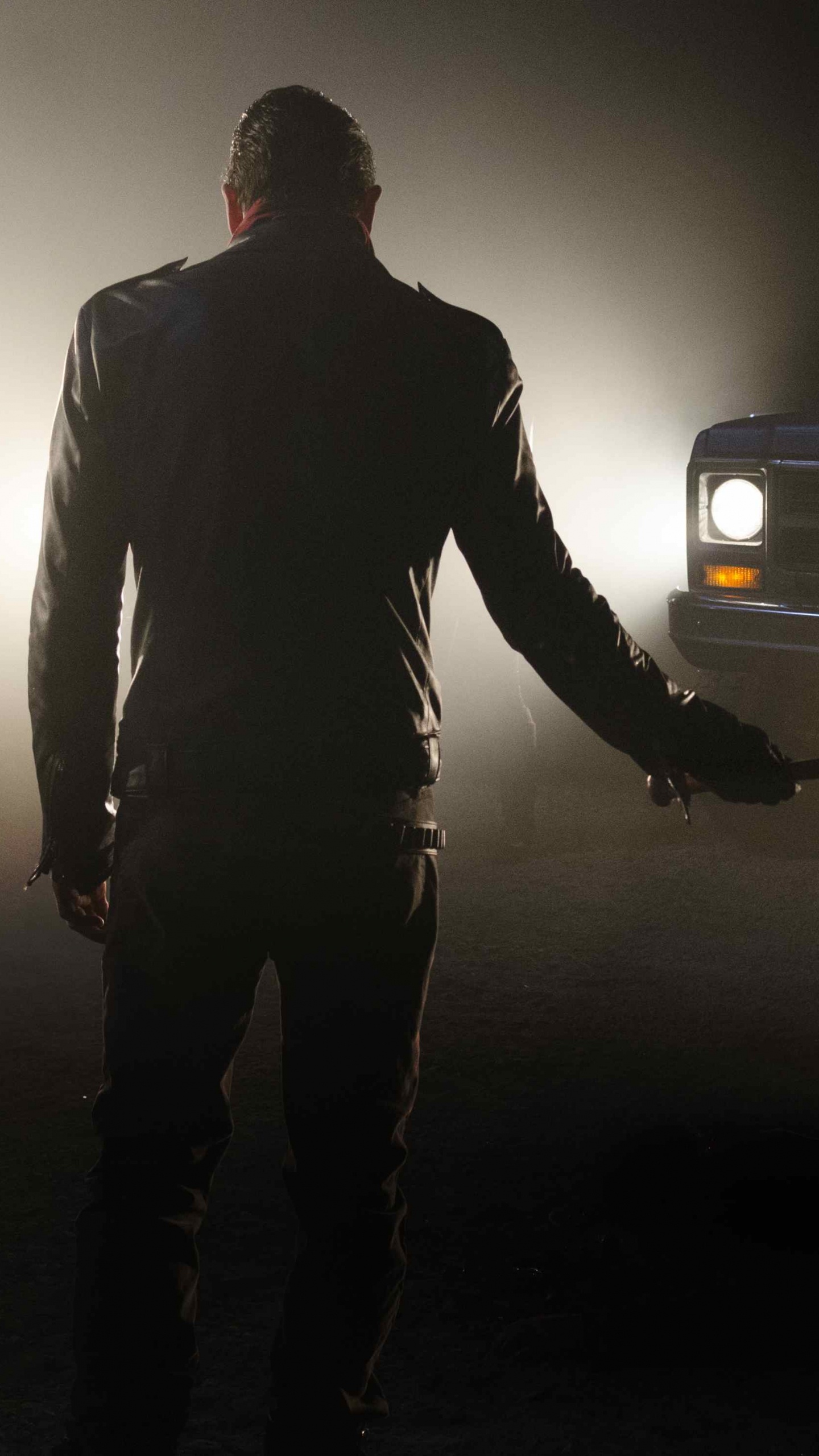 Negan, The Walking Dead - Staffel 7, Nebel, Licht, Stehend. Wallpaper in 1440x2560 Resolution