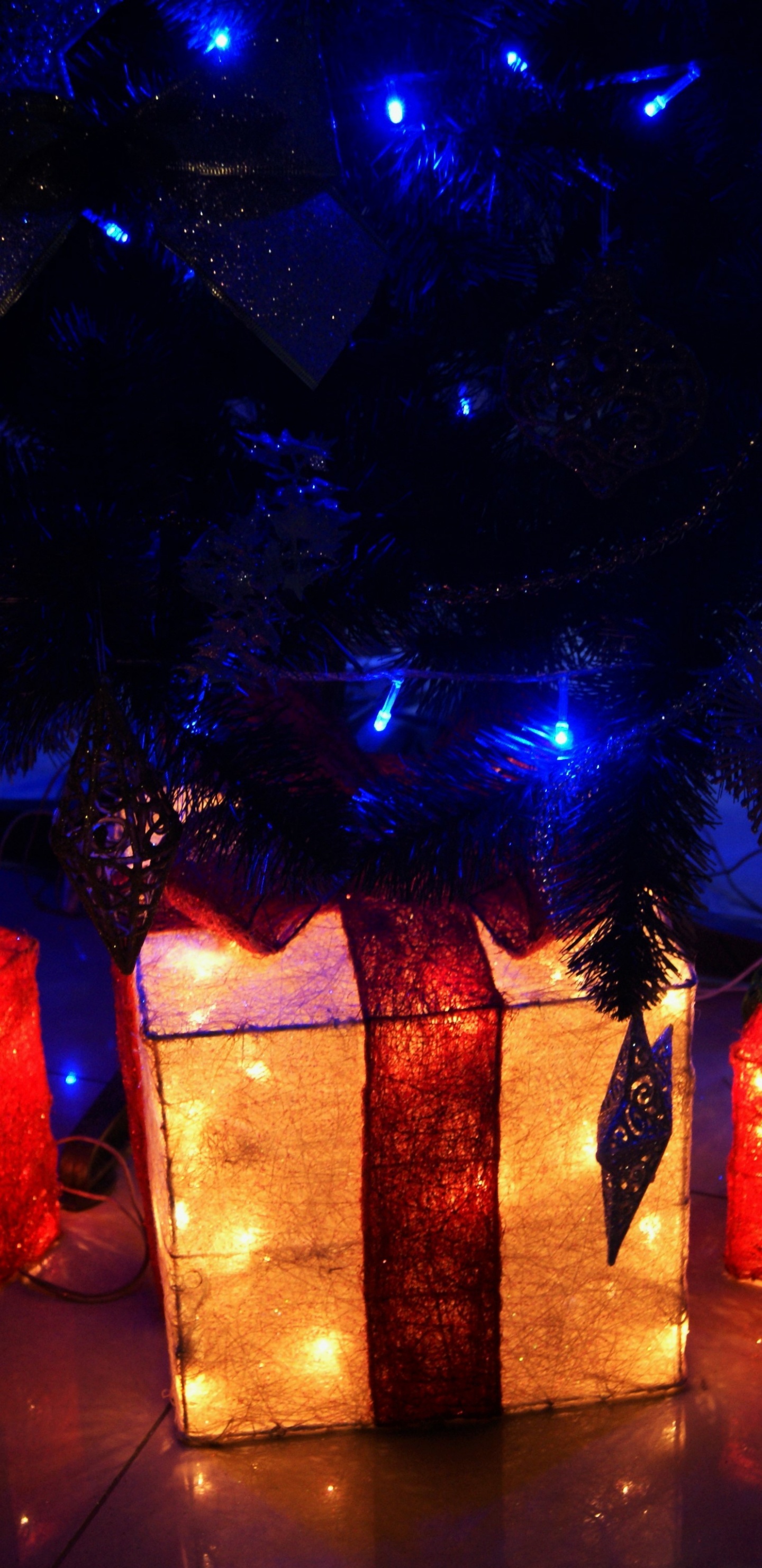 Lumière, Les Lumières de Noël, Nouvelle Année, Le Jour De Noël, Arbre du Nouvel An. Wallpaper in 1440x2960 Resolution