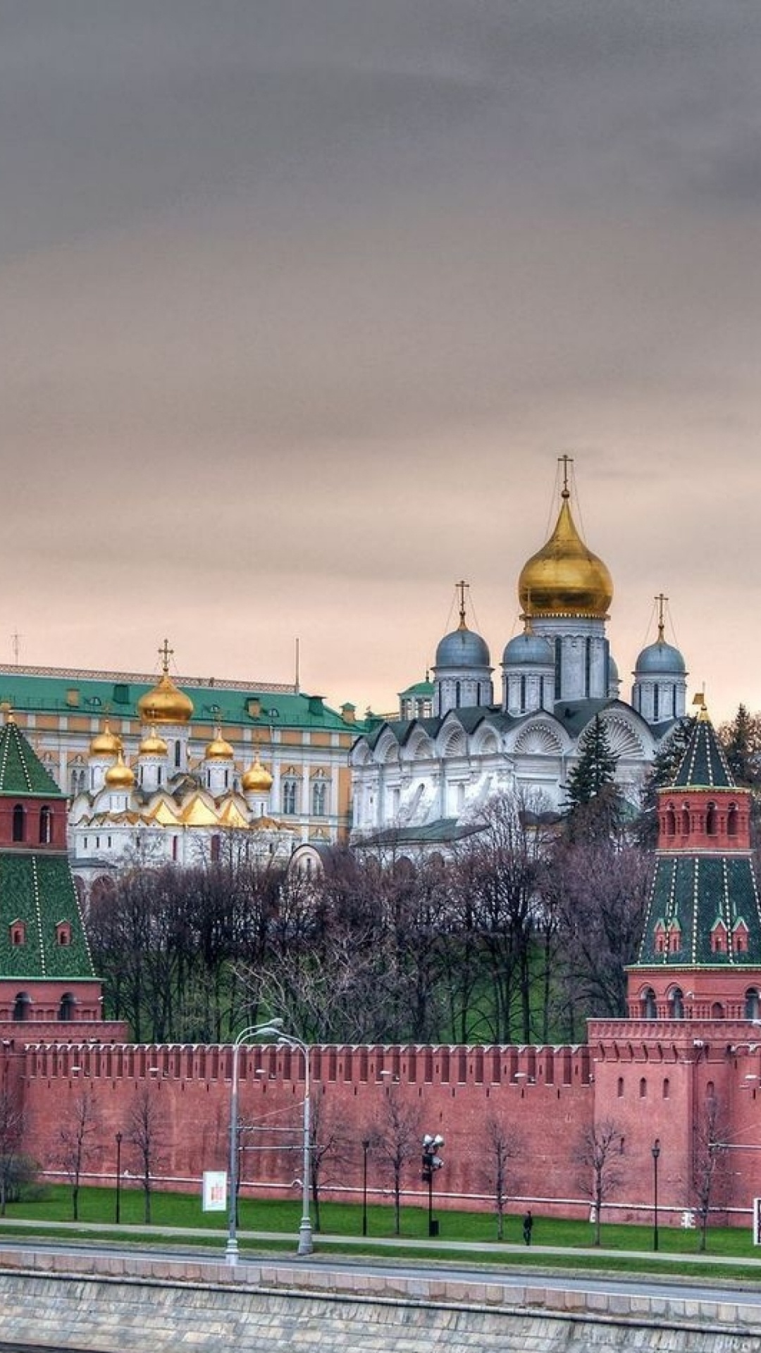 Bâtiment en Béton Vert et Blanc. Wallpaper in 1080x1920 Resolution