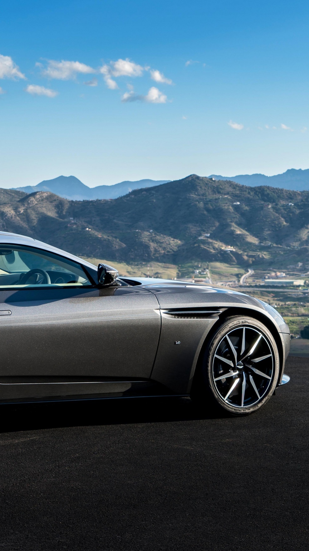 Coupe Negro Sobre Carretera de Asfalto Negro Durante el Día. Wallpaper in 1080x1920 Resolution