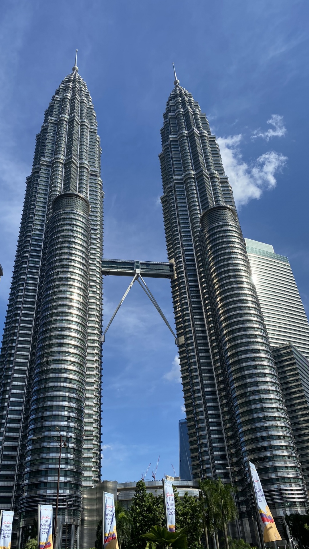 Petronas Towers, Kuala Lumpur, Malaysien, Petronas Twin Towers; Petronas Zwillingstürme, Tower Block. Wallpaper in 1080x1920 Resolution