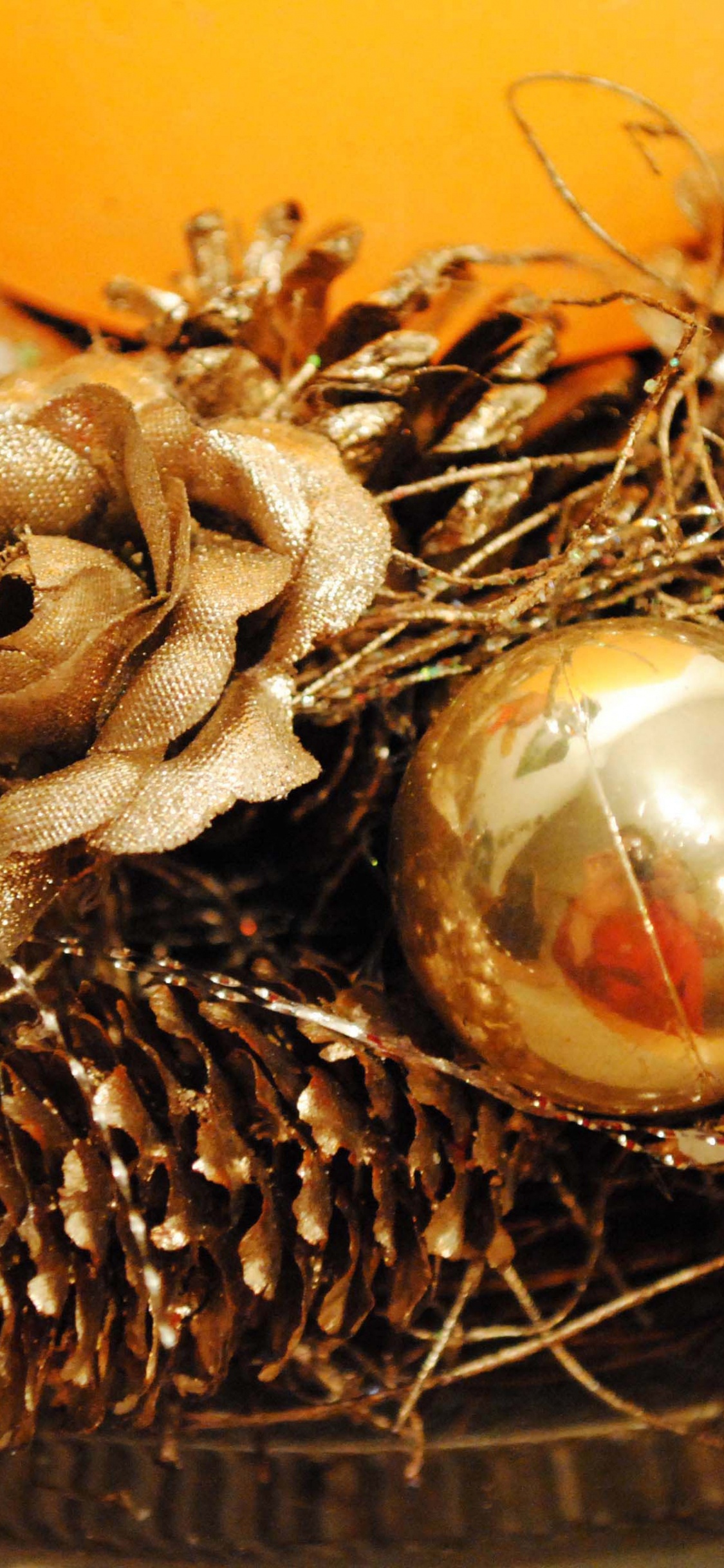 Weihnachten, Weihnachtsdekoration, Christmas Ornament, Verzierung, Innenarchitektur. Wallpaper in 1125x2436 Resolution