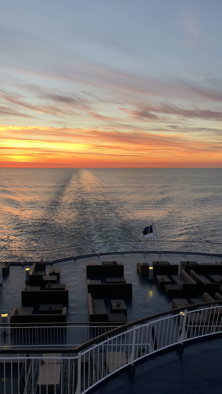 Meer, Fähre, Wasser, Fahrgastschiff, Gewässer. Wallpaper in 750x1334 Resolution