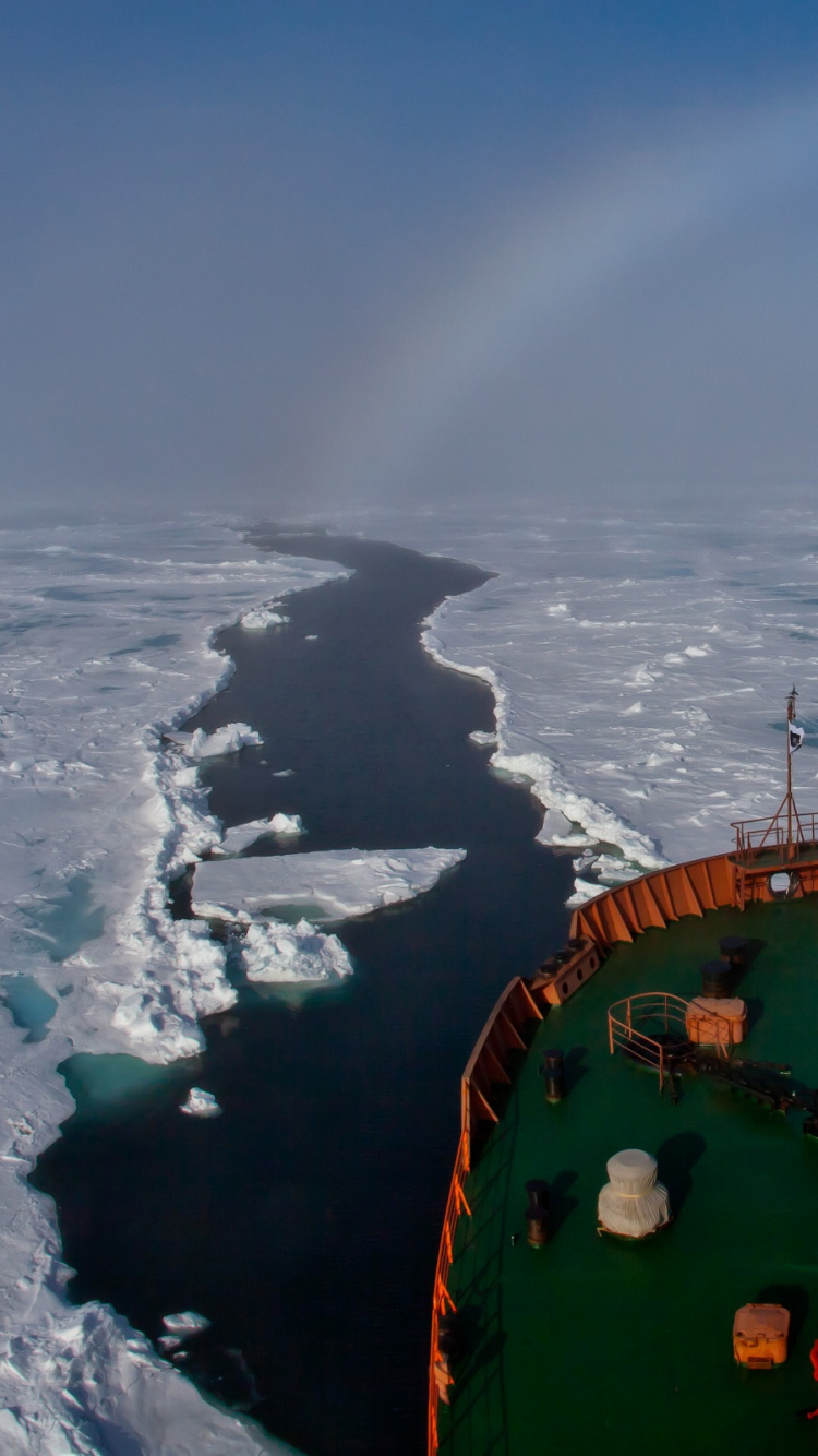 Red and Green Ship on Sea During Daytime. Wallpaper in 750x1334 Resolution