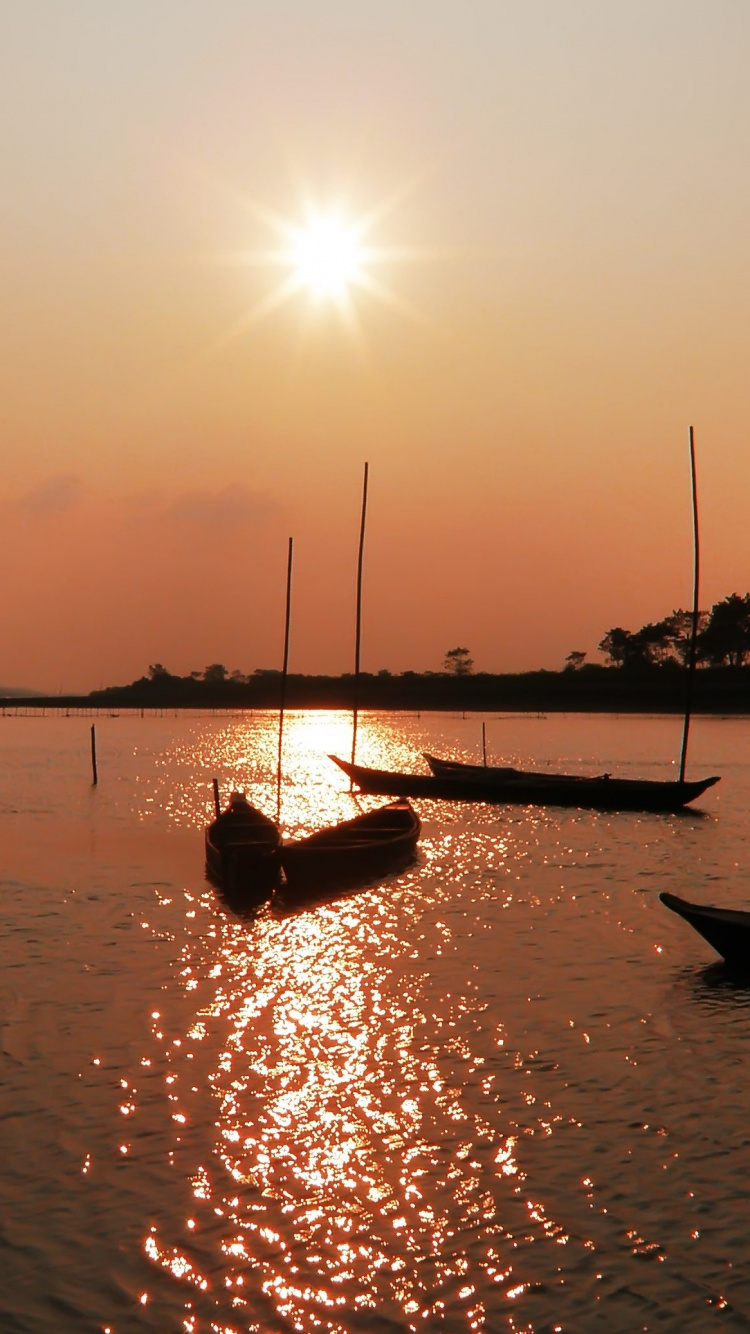 Silhouette of Boat on Water During Sunset. Wallpaper in 750x1334 Resolution