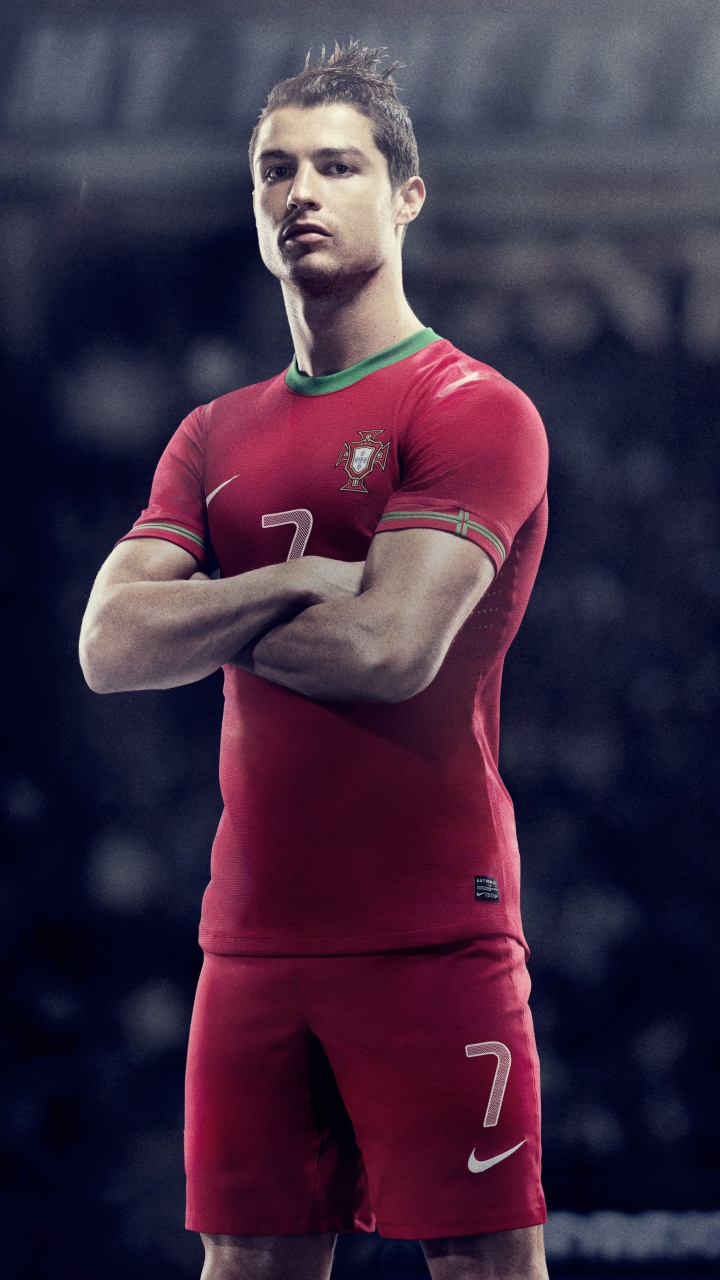 Man in Red Nike Soccer Jersey. Wallpaper in 720x1280 Resolution