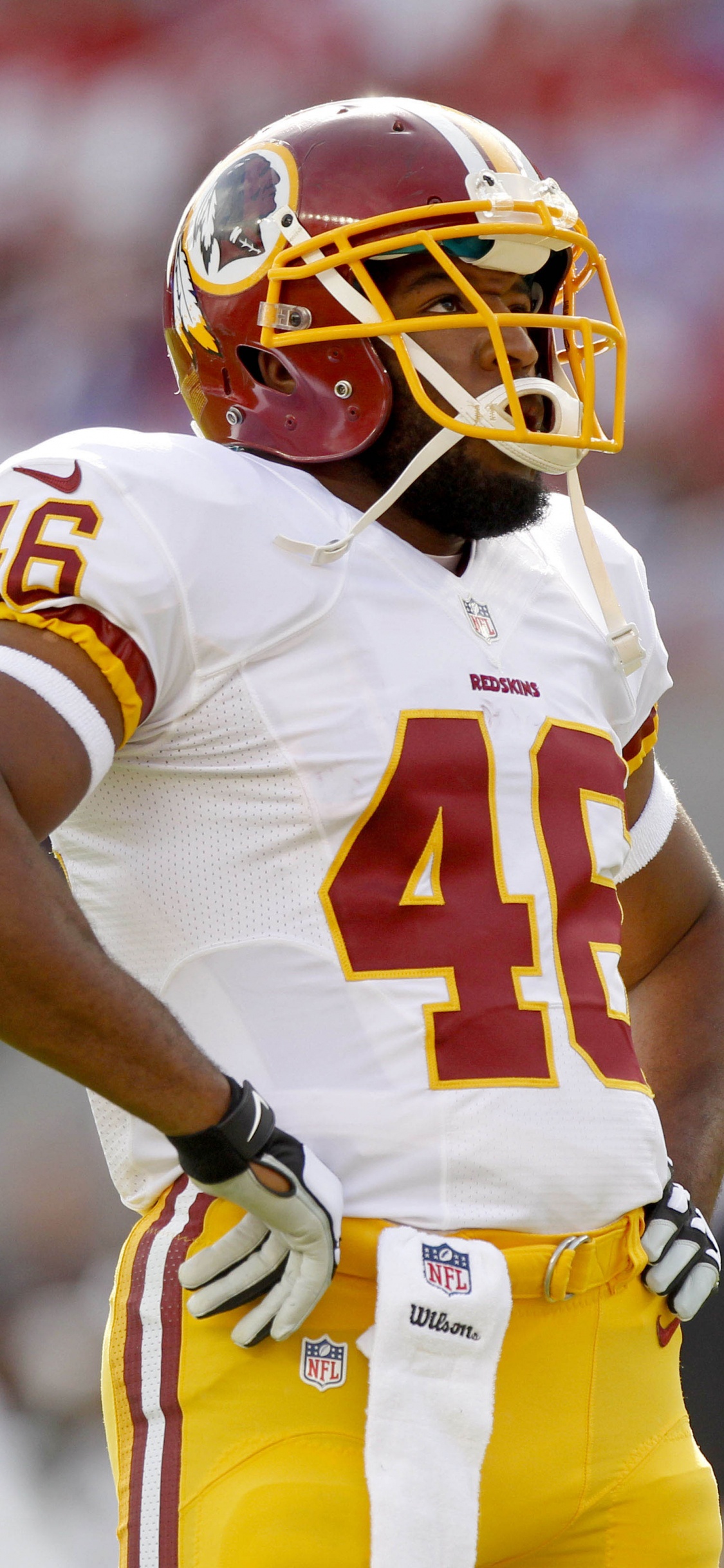 Football Player in Yellow Jersey Shirt. Wallpaper in 1125x2436 Resolution