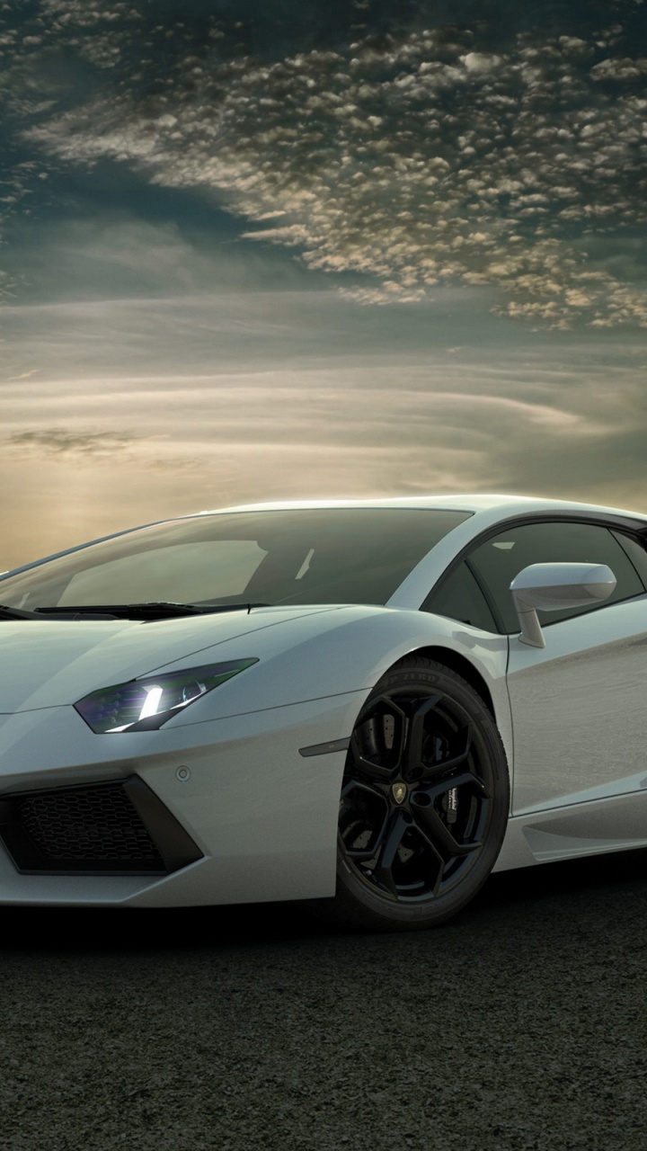 Lamborghini Aventador Blanc Sur Route Pendant la Journée. Wallpaper in 720x1280 Resolution