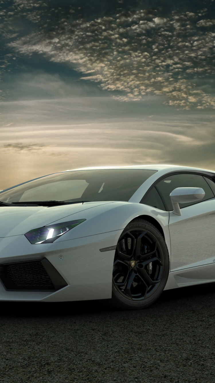 Lamborghini Aventador Blanc Sur Route Pendant la Journée. Wallpaper in 750x1334 Resolution