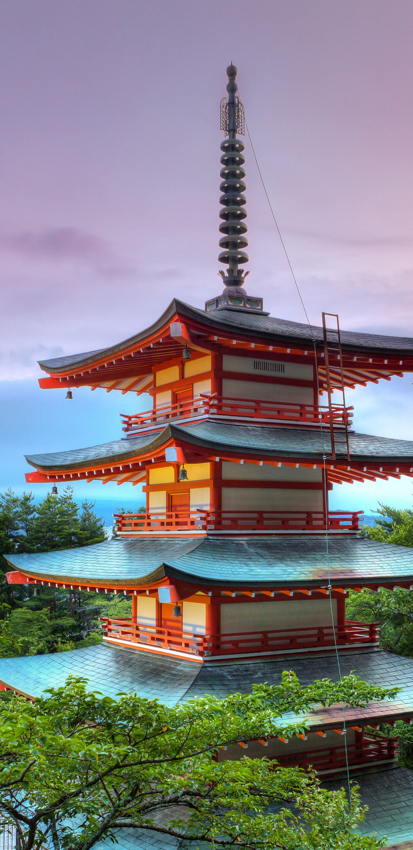Temple de la Pagode Près Des Arbres Verts Sous un Ciel Nuageux Pendant la Journée. Wallpaper in 1440x2960 Resolution