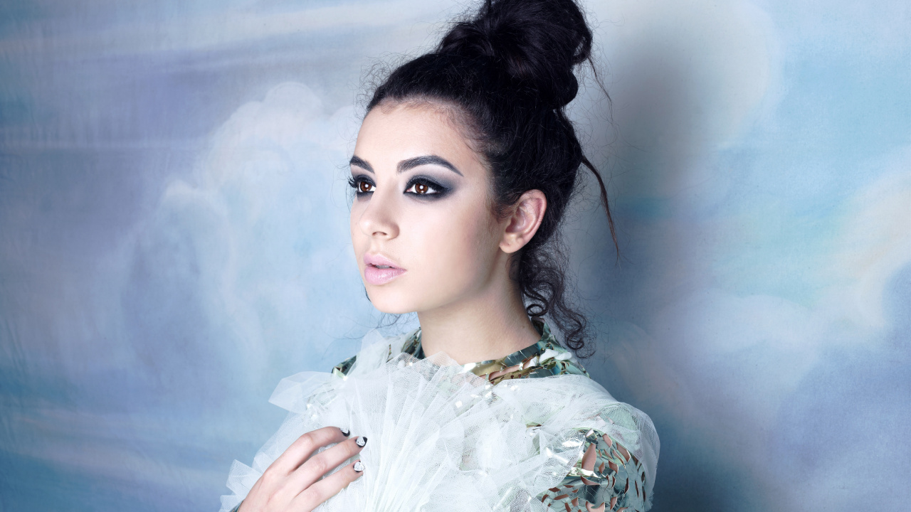 Charli Xcx, Cabello, Blanco, Belleza, Peinado. Wallpaper in 1280x720 Resolution
