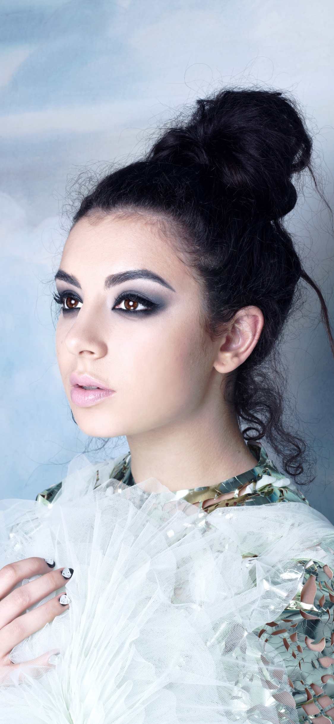Charli Xcx, Haar, Wei, Schönheit, Frisur. Wallpaper in 1125x2436 Resolution