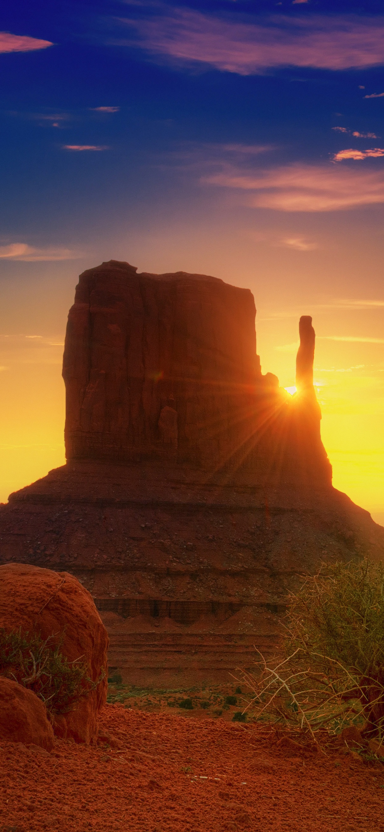 Formation de Roche Brune Pendant le Coucher du Soleil. Wallpaper in 1242x2688 Resolution