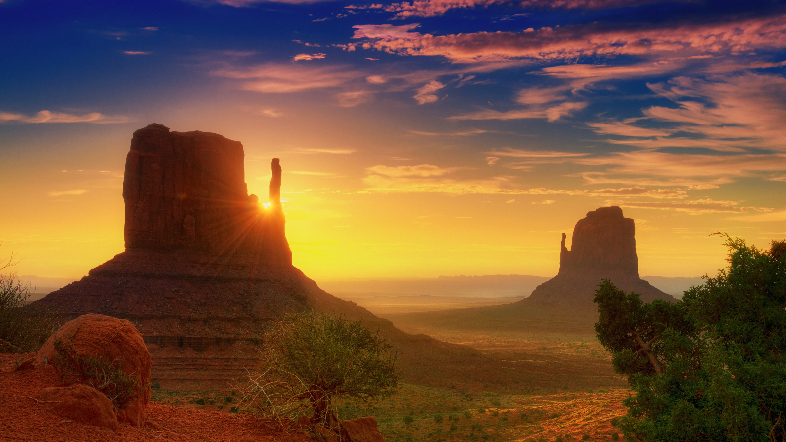 Brown Rock Formation During Sunset. Wallpaper in 2560x1440 Resolution