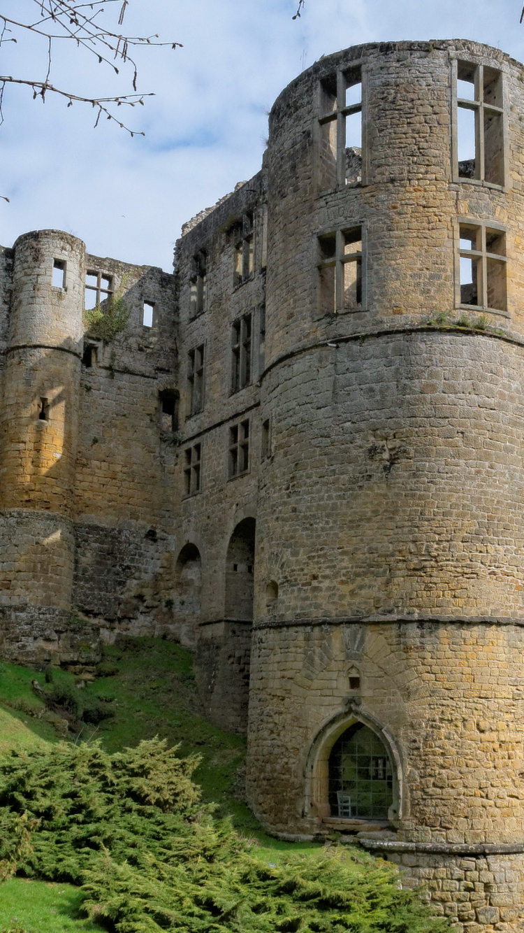 Château de Briques Brunes Sur Terrain D'herbe Verte. Wallpaper in 750x1334 Resolution